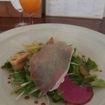 ヌクモリ - 生ハムと朝採り野菜のサラダ