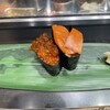 立食い寿司 根室花まる - サーモンとすじこの切り落とし
