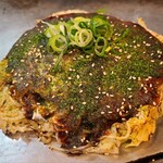 才家 - 肉玉そば(税込700円)
            ・蒸し細麺
            ・オリジナルブレンドのお好みソース
            ・焼き方:押さえない。
            ・焼き上がりの形:綺麗な焼き上がり
            ・鉄板又は鉄板皿で食べる