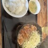 肉食堂 最後にカツ。
