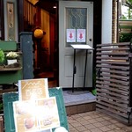 白髭のシュークリーム工房 - 店頭。