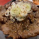 正泰苑 - 特選和牛A5カルビ 焼肉丼（拡大）