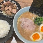 横浜ラーメン 渡来武 - 