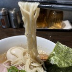 Chuuka Soba Yanagi - 麺をリフト