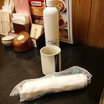 Utaandon - ・布オシボリ、茶はこまめについでくれる