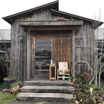 天然こうぼぱん とことこ - 本日の外観　ちょっと曇り空