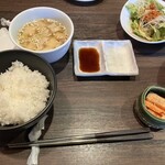 焼肉 ほむら家 - 最近は子供がタレなどを小皿に入れてくれる様になりました。