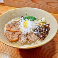 こだわりの鴨白湯ラーメン