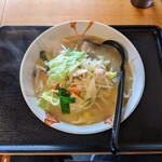 牛タンとハイボールのお店 林ちゃん厨房 - お盆に乗って到着！！