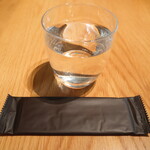 カフェ - お冷とおしぼり