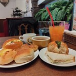 モビーディック - パン食べ放題(※ライスも有！)、おかわり自由のスープ、ドリンクバー