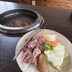 塚原の里 - 炭火焼き鶏肉と野菜