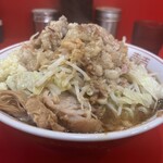 ラーメン二郎  - ラーメン（豚2枚） (ニンニク少なめ アブラマシマシ ¥900)