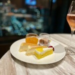 ウェスティンホテル横浜 - 夕食ビュッフェからワインとスィーツ