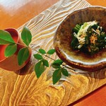 伊藤家のつぼ - 自家菜園のあぶら菜のおひたしとにんじんすり流し