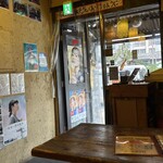 Kushikatsu To Haiboru Komanechi - 店内から出入口側