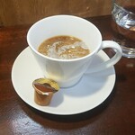 キッチン ブルー グローブ - ミルクを入れて