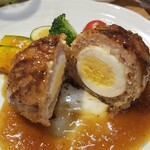 キッチン ブルー グローブ - 開くとかなり肉厚なスコッチエッグ