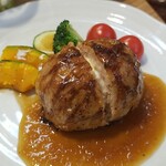 キッチン ブルー グローブ - スコッチエッグをカット