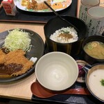 Toromugi - チキン味噌カツ膳（税込1364円）とろろ付
