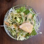 スパイスカレーキッチン居酒屋タラ - サラダも。