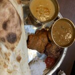 スパイスカレーキッチン居酒屋タラ - カレー2種は、チキンとマトン。