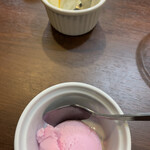 スパイスカレーキッチン居酒屋タラ - いただいたサービスアイスクリーム。