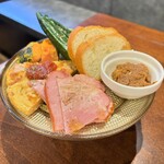 炭火肉とワインのお店 ニカイノニクヤ - 