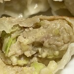 ぎょうざ 宝舞 - キャベツ　シャキシャキ