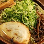 炙り味噌らーめん 麺匠 真武咲弥 - 炙りラーメン(醤油)　京ネギ増し