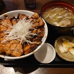 Tokachi Butadon Namara Umaissho! - 特上国産本ロース豚丼豚汁セット　並盛り肉増し