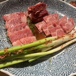 Yakiniku Gurumanzu Itou - 左から　上ロース　¥2380 和牛はらみ　¥2800 上カルビ　¥2380