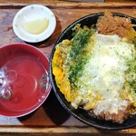 ごかく - 料理写真:チーズかつどん