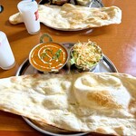 GANESH INDIAN RESTAURANT - Aランチ(850円)のダルカレーとナンとサラダ。＋100円でドリンクをラッシーに変更