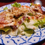 HUB - 生ハムシーザーサラダ。