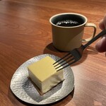 Sta. - 『四角いチーズケーキ¥660』 『オブスキュラのドリップコーヒー¥600』