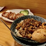 台湾小吃六福 - ルーローハン＆紅麹肉