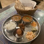 インディヤム - インディヤムスペシャル肉と海老のターリー