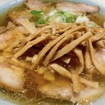 Chiechan Ramen - 中華そば、900円+メンマ100円。