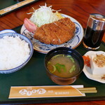 志多美屋本店 - ロースカツ定食