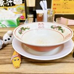 ダントツラーメン - ペロリですよ(´；ω；｀)
※腹六分目です