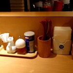 えびそば えび助 - 卓上の調味料など