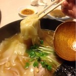 平良久亭 - ワンタン入ってます。