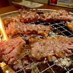 炭火焼肉 牛山道 - 一気に焼いちゃいました！