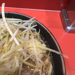 麺屋 桐龍 - ニンニクは少なめで。