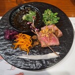 かに料理 蟹翔 - お通し(米沢牛のたたき、野沢菜の辛子和え、沖縄産もずく、キャロットラペ、紫キャベツのザワークラウト)