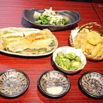 Hakata Gyouza Sakaba Shironagasukujira - 菜の花のおひたし・煮大根の天ぷら・博多鉄板餃子・揚げそら豆