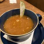 BOCARROZ - ビリアスープ(¥550) - メキシコ風の牛筋トマトスープです。ライム果汁をお好み搾って爽やかさをプラス。牛筋がトロトロで美味しかったです。スパイシーさもあり、お酒に合うスープでした