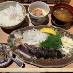 Tosa Shimizu Warudo - かつおの藁焼き定食(小)(5切れ)ご飯普通盛り