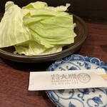 焼肉食道 大勝 - キャベツ3人前。　焼く気満々の私。苦笑